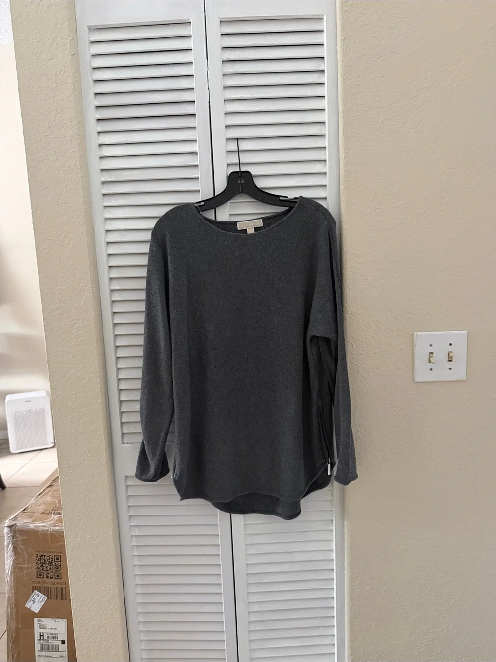 Michael Kors Dark Gray Long Sleeve Crewneck Sweater size large